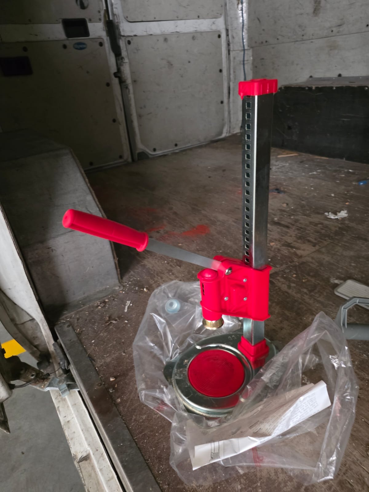Capsulatrice a colonna per tappi
